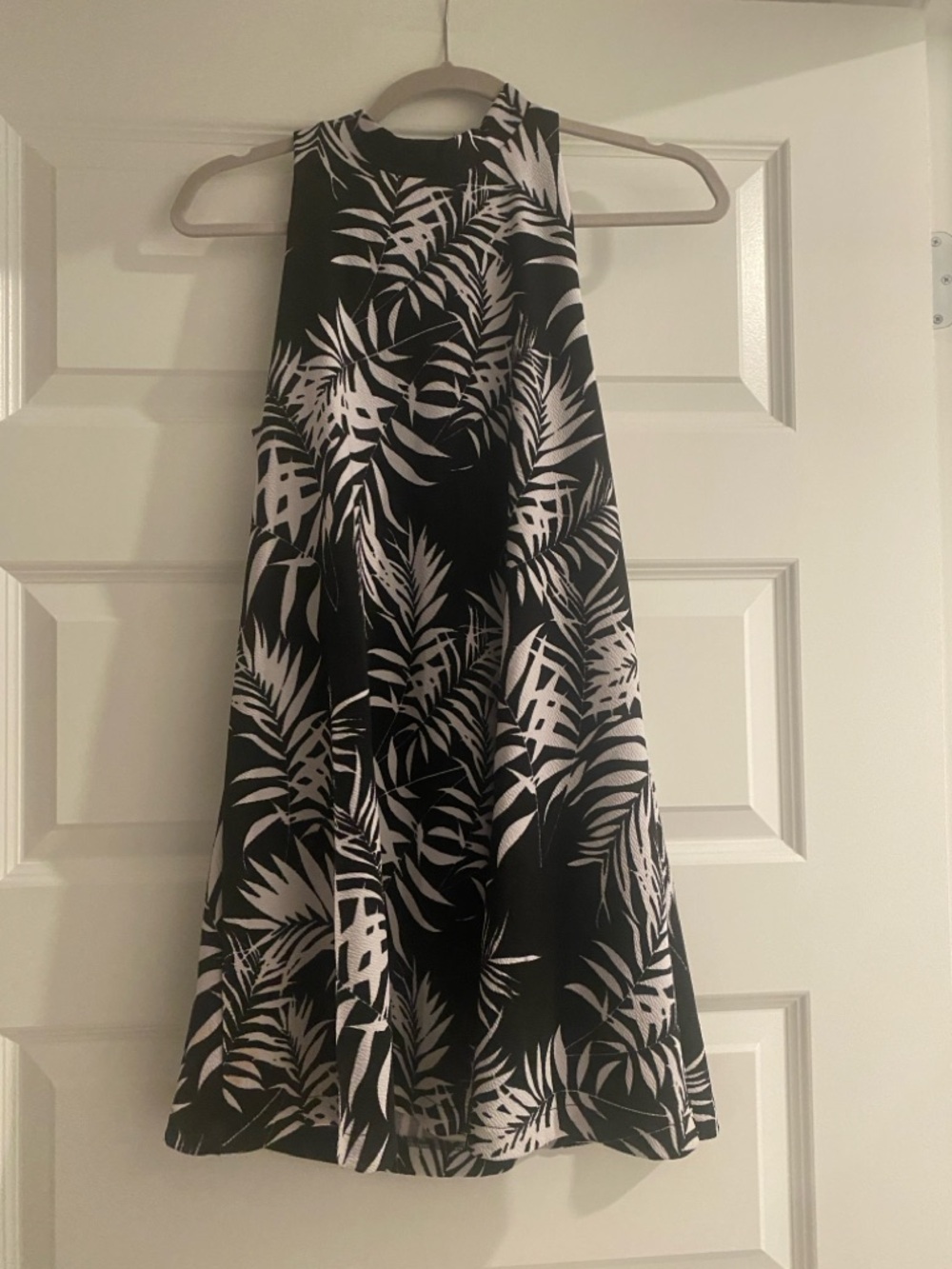 Lucy Love Women’s Black and White Mini Dress - tropical shift dress - medium